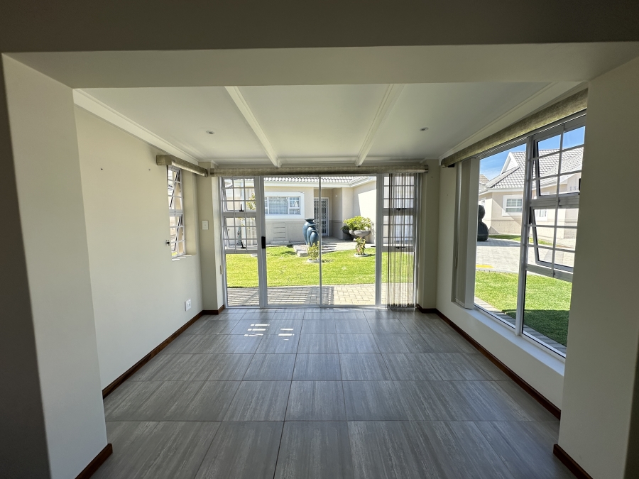 1 Bedroom Property for Sale in Heiderand Western Cape